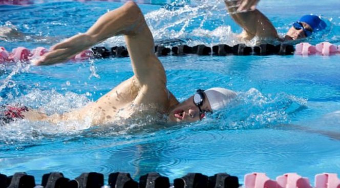 Энергетики ухудшают скорость пловцов и других спортсменов