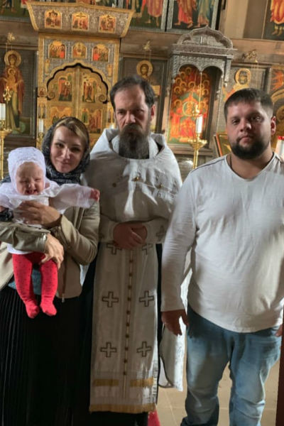 Внучка Олега Стриженова крестила дочь
