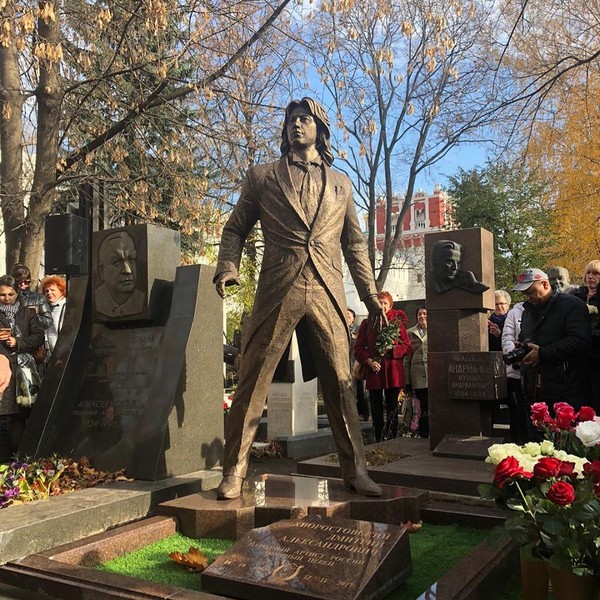 В Москве открыли памятник Дмитрию Хворостовскому