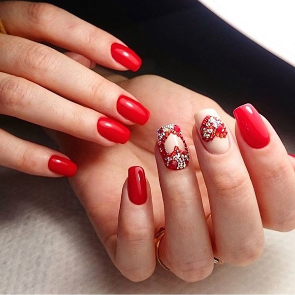 Модный маникюр и дизайн ногтей красного цвета — фото